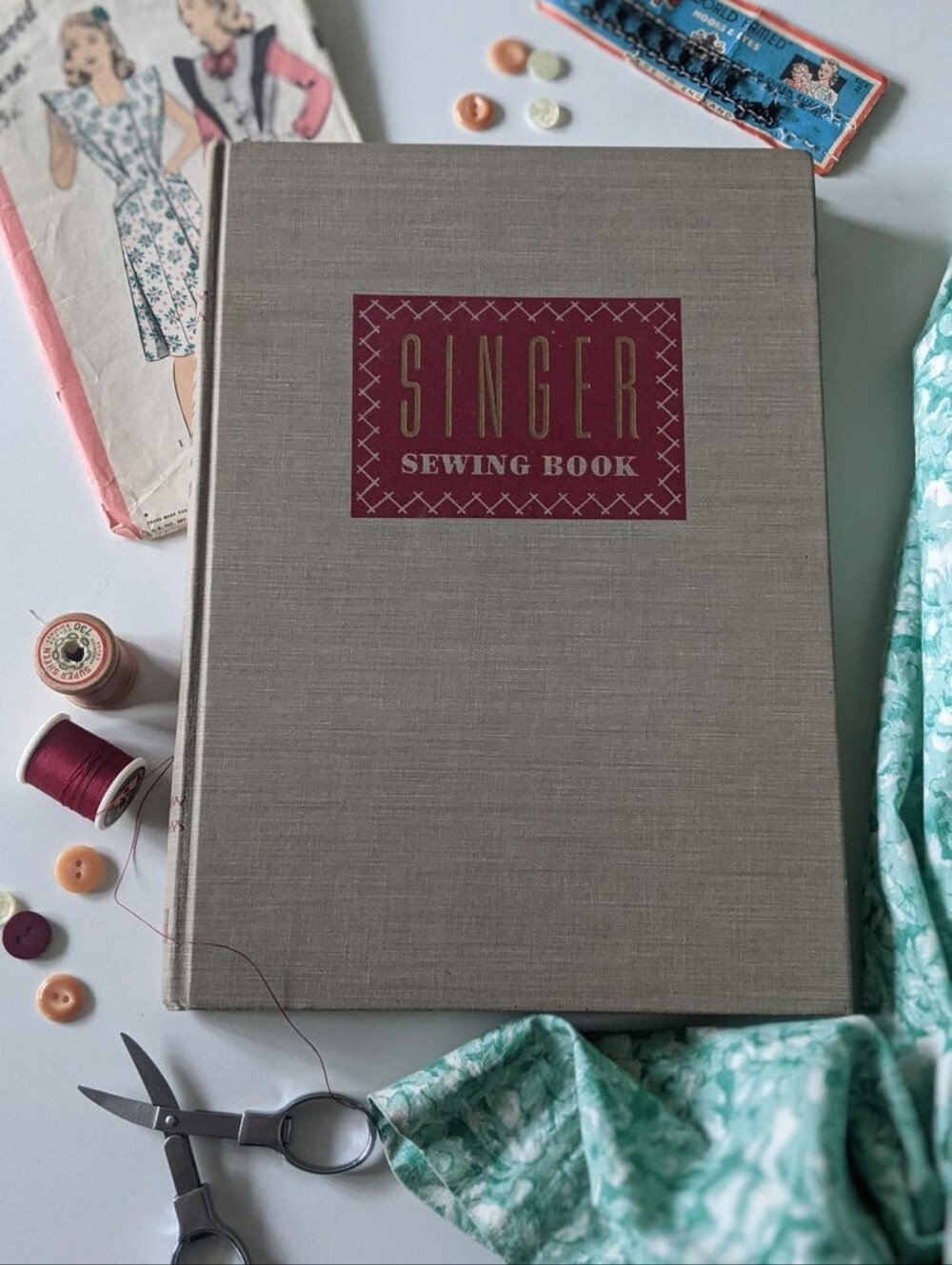 Vintage 1940s Singer Sewing Book by Mary Brooks Pickin